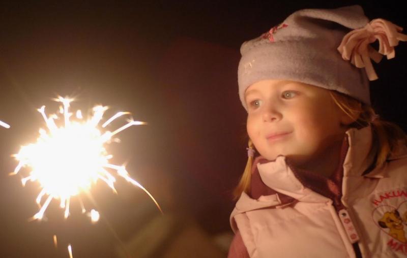 Ура, каникулы! Пиротехника, которую можно запускать с детьми - Карабулак | karabulak.salutsklad.ru